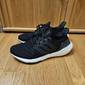 Adidas Ultra Boost 22 Black White GX3062 Mens Size 9.5